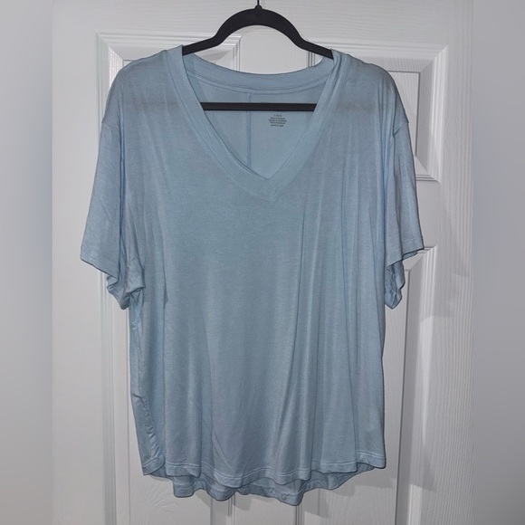 American Eagle Soft Blue V-Neck Tee - Picture 3 of 3